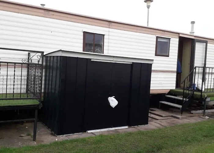 3 Bed Caravan Skegness Ingoldmells 137 Sealands- Old Caravan Hence Cheap Price !!