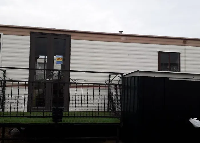 3 Bed Caravan Skegness Ingoldmells 137 Sealands- Old Caravan Hence Cheap Price !!