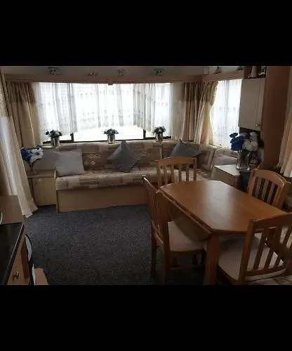 3 Bed Caravan Skegness Ingoldmells 137 Sealands- Old Caravan Hence Cheap Price !!