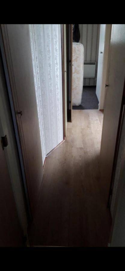 3 Bed Caravan Skegness 137 Sealands- Old Caravan Hence Cheap Price !! Campsite