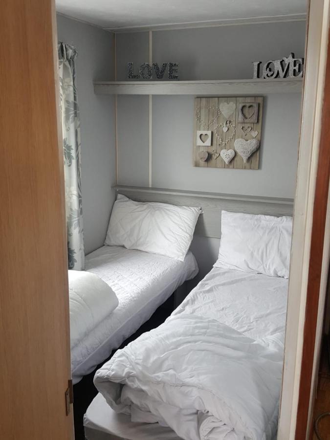 3 Bed Caravan Skegness 137 Sealands- Old Caravan Hence Cheap Price !! Campsite Ingoldmells